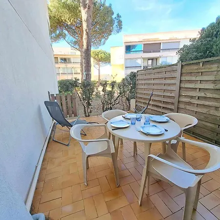 شقة En Rez-de-chaussee Avec Terrasse Spacieuse Et Parking Prive A - Fr-1-326-814