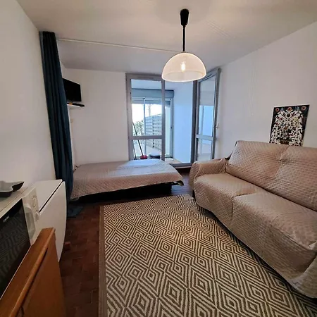 En Rez-de-chaussee Avec Terrasse Spacieuse Et Parking Prive A - Fr-1-326-814 شقة *