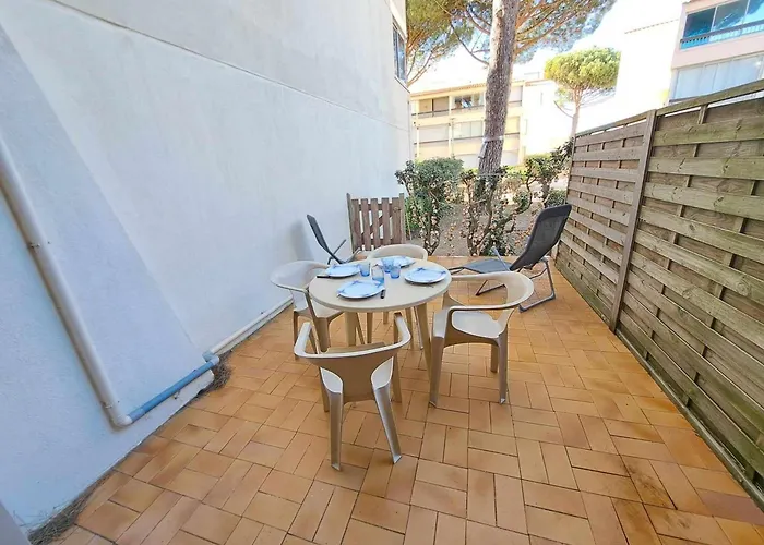 En Rez-de-chaussee Avec Terrasse Spacieuse Et Parking Prive A - Fr-1-326-814 * Marseillan (Herault)