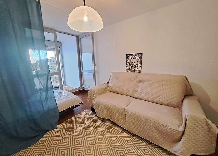 Lejlighed En Rez-de-chaussee Avec Terrasse Spacieuse Et Parking Prive A - Fr-1-326-814
